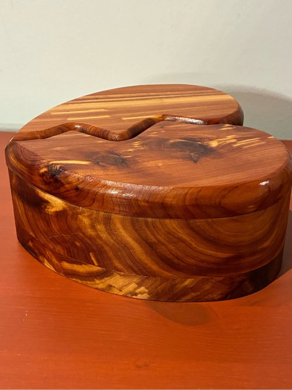 Cedar Jewelry Box Large Handmade Beautiful 8 in x 71/2 in 21/2 in deep